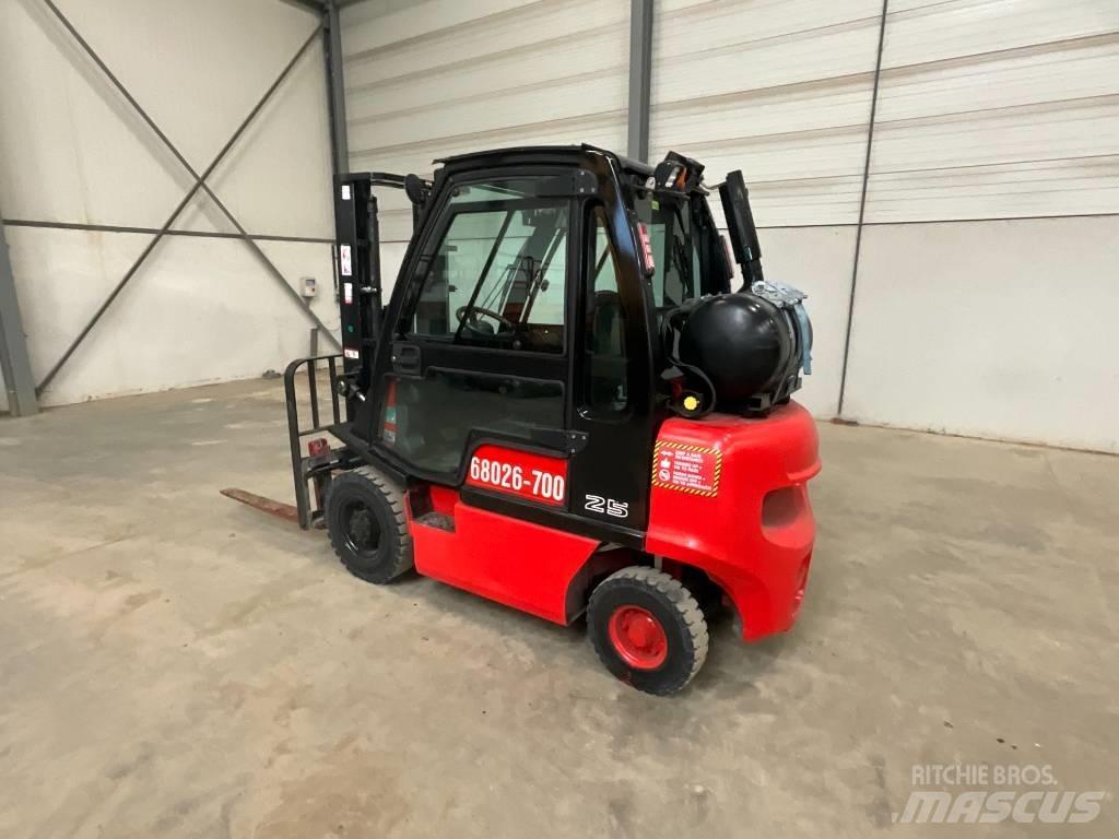 Nissan U1 D2 A 25 LQ LPG tehnika