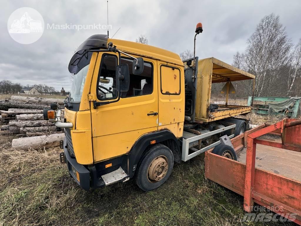 Mercedes-Benz 1117 L Treileri ar āķi