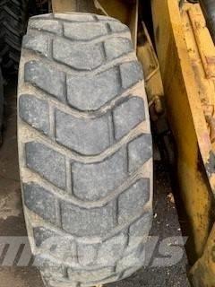 CAT 910 Iekrāvēji uz riteņiem