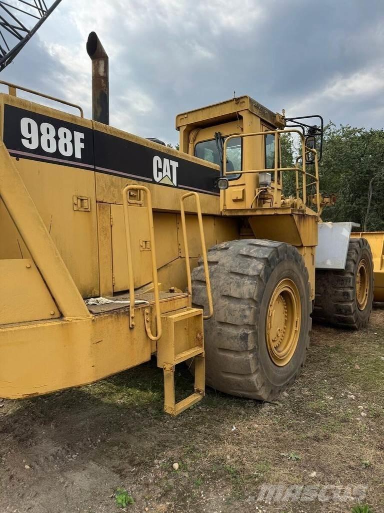 CAT 988F Iekrāvēji uz riteņiem