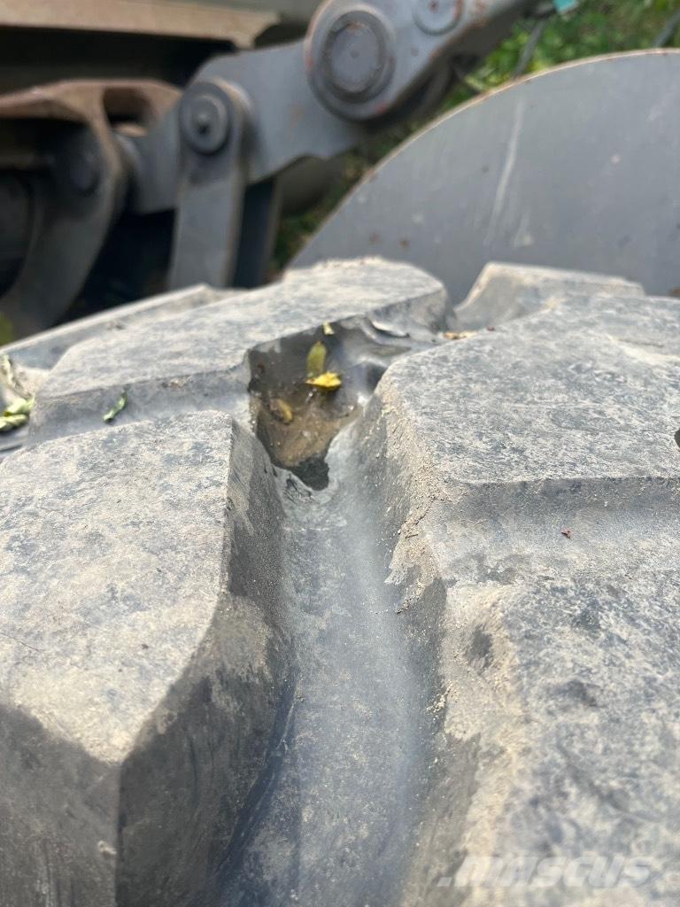 Volvo 110H Iekrāvēji uz riteņiem