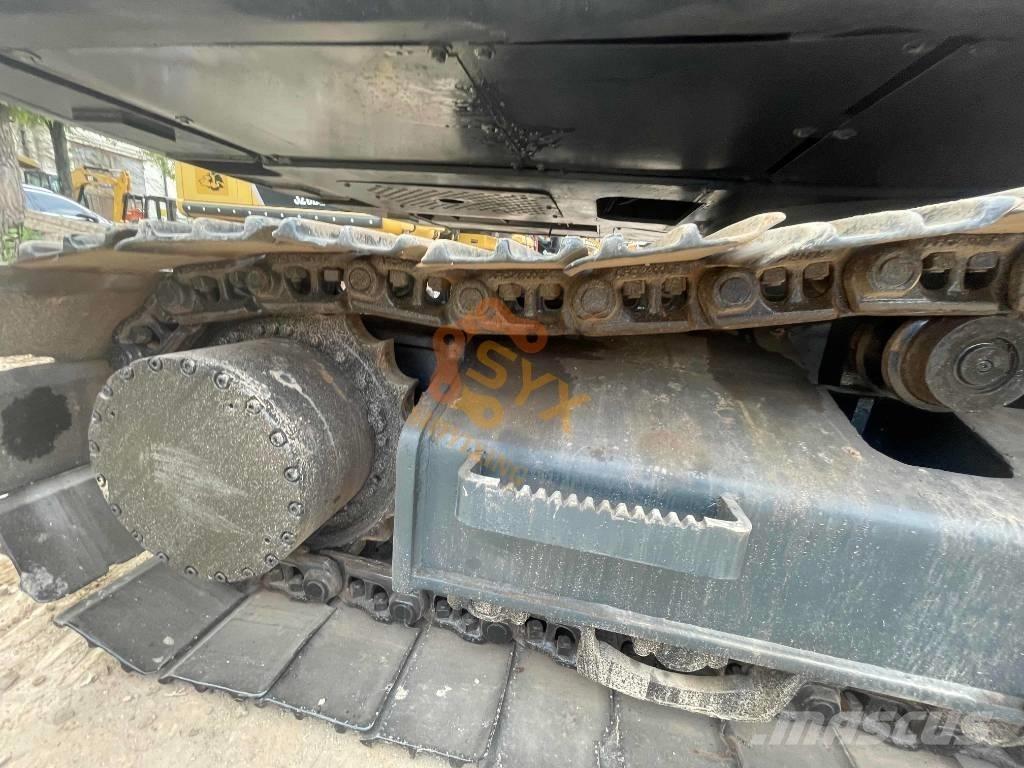 Hyundai Robex 220 Kāpurķēžu ekskavatori