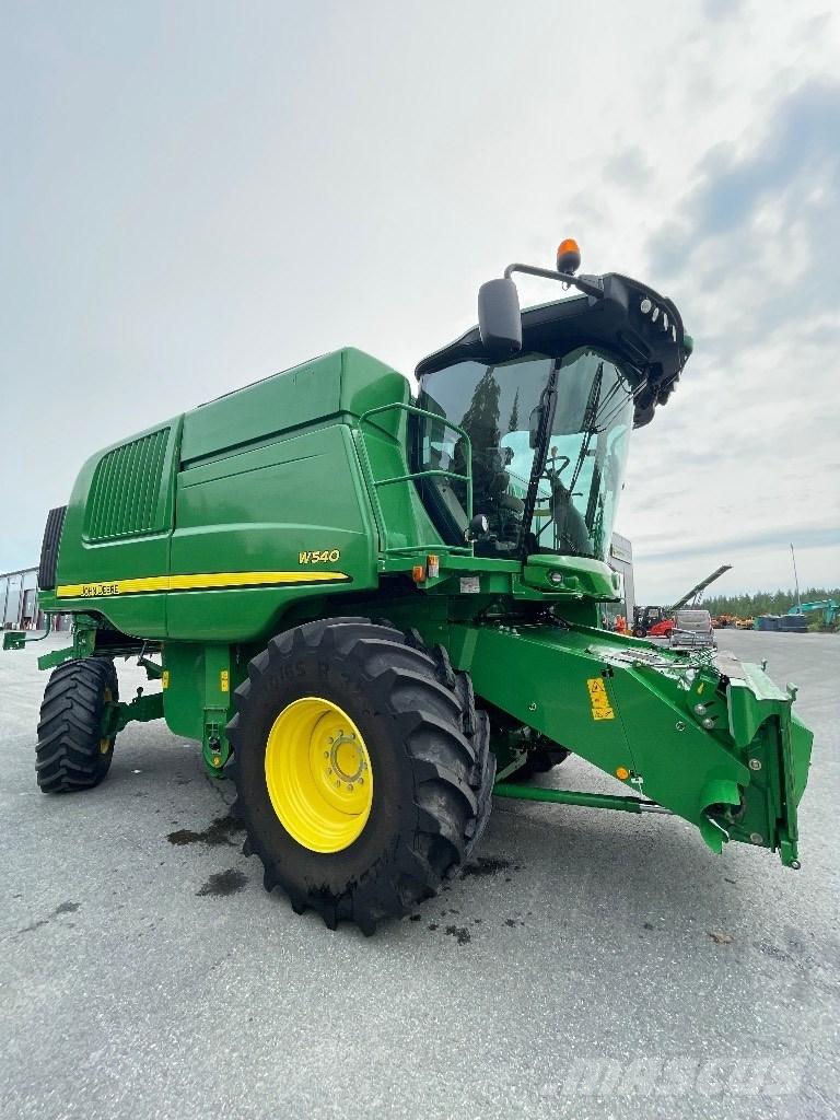 John Deere W 540 Ražas novākšanas kombaini