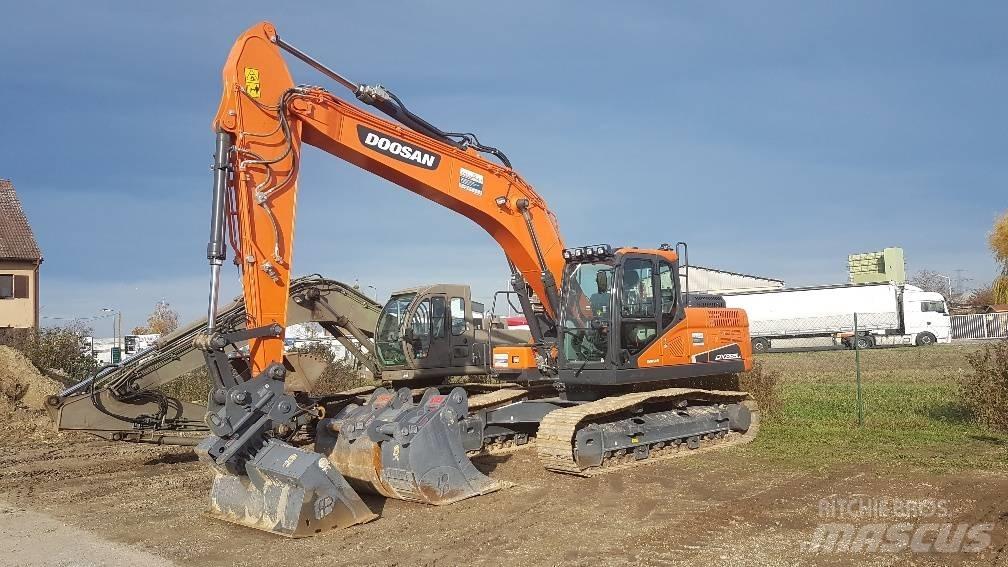 Doosan DX 225 Kāpurķēžu ekskavatori