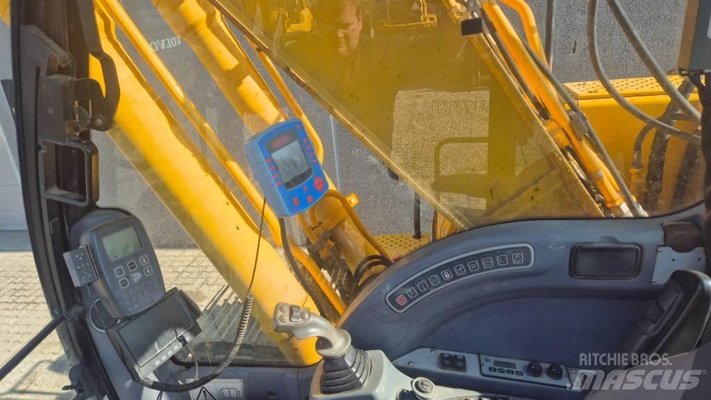 JCB JS 220 LC Kāpurķēžu ekskavatori