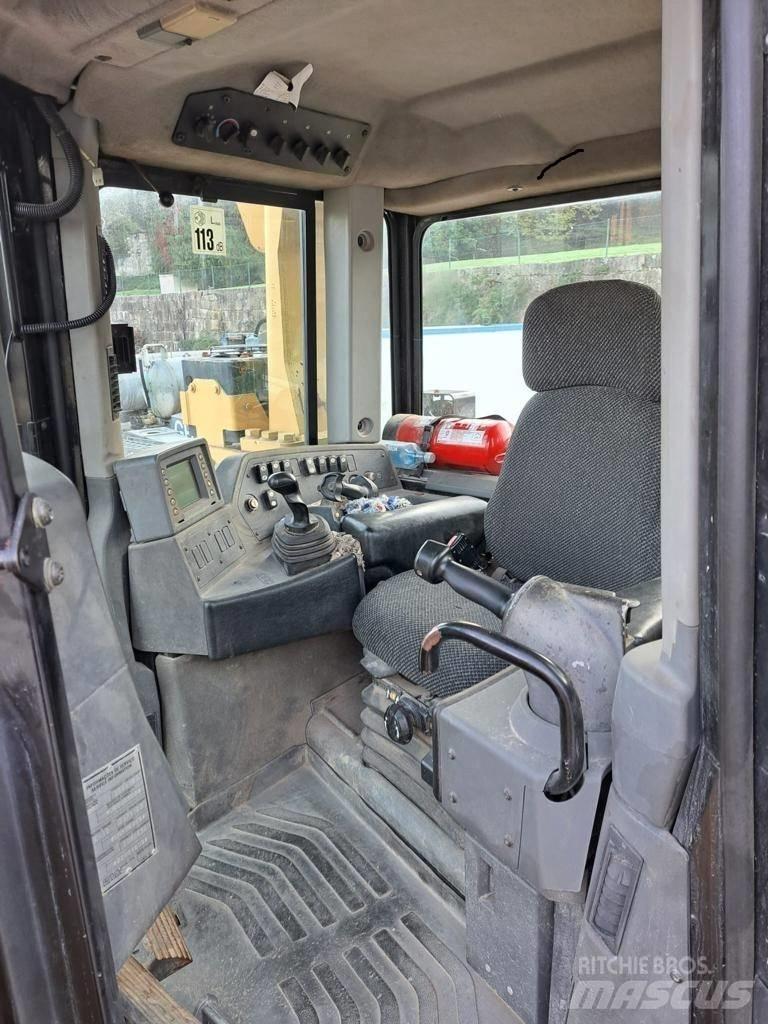 CAT D 8 T Kāpurķēžu buldozeri