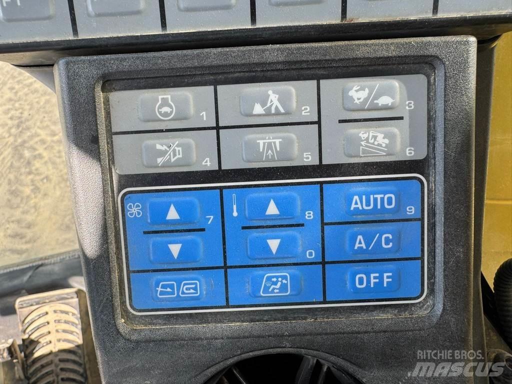 Komatsu PW180-11 Ekskavatori uz riteņiem