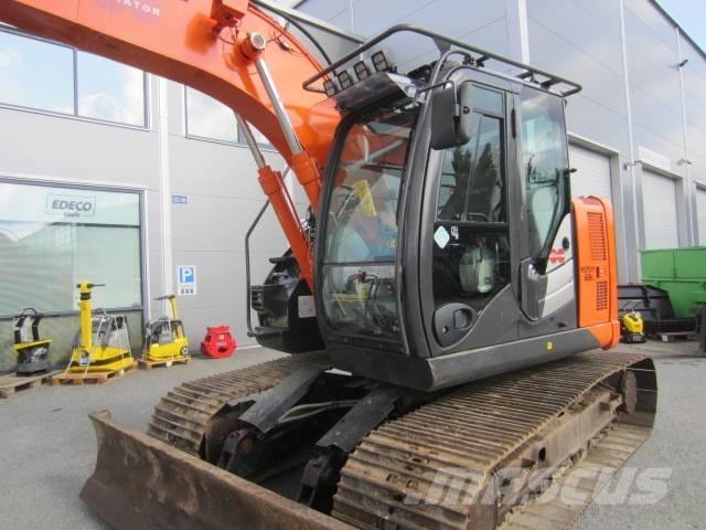 Hitachi ZX 135 Kāpurķēžu ekskavatori