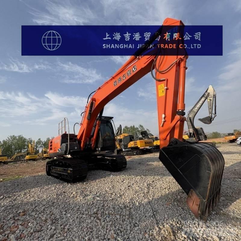 Hitachi ZX 200 Kāpurķēžu ekskavatori