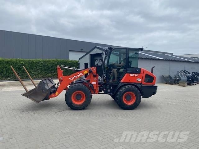 Kubota R 070 Iekrāvēji uz riteņiem