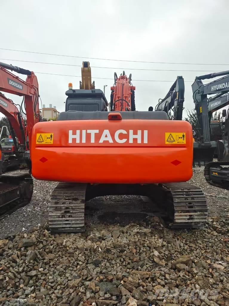 Hitachi ZX 200 Kāpurķēžu ekskavatori