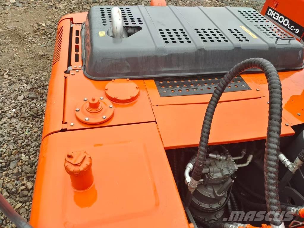 Hitachi ZX 200 Kāpurķēžu ekskavatori