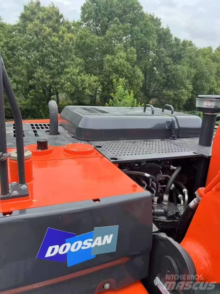Doosan DX 225LC-9C Kāpurķēžu ekskavatori