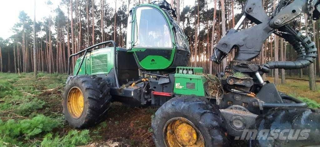 John Deere 1270 E Harvesteri
