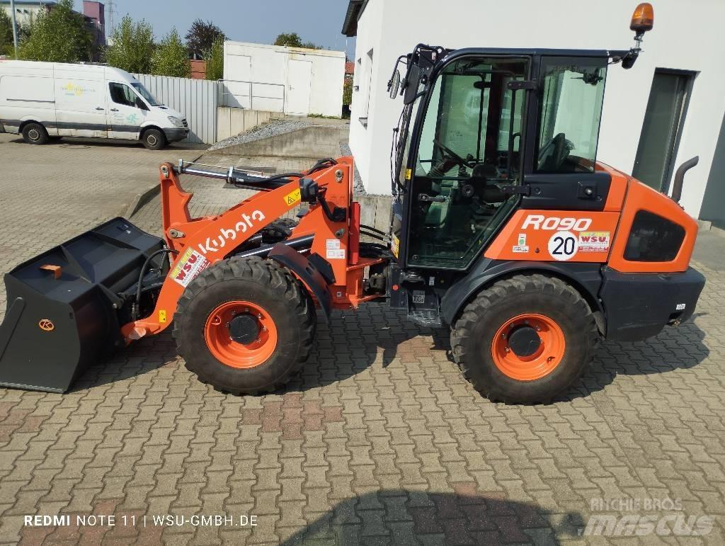 Kubota R090 Iekrāvēji uz riteņiem