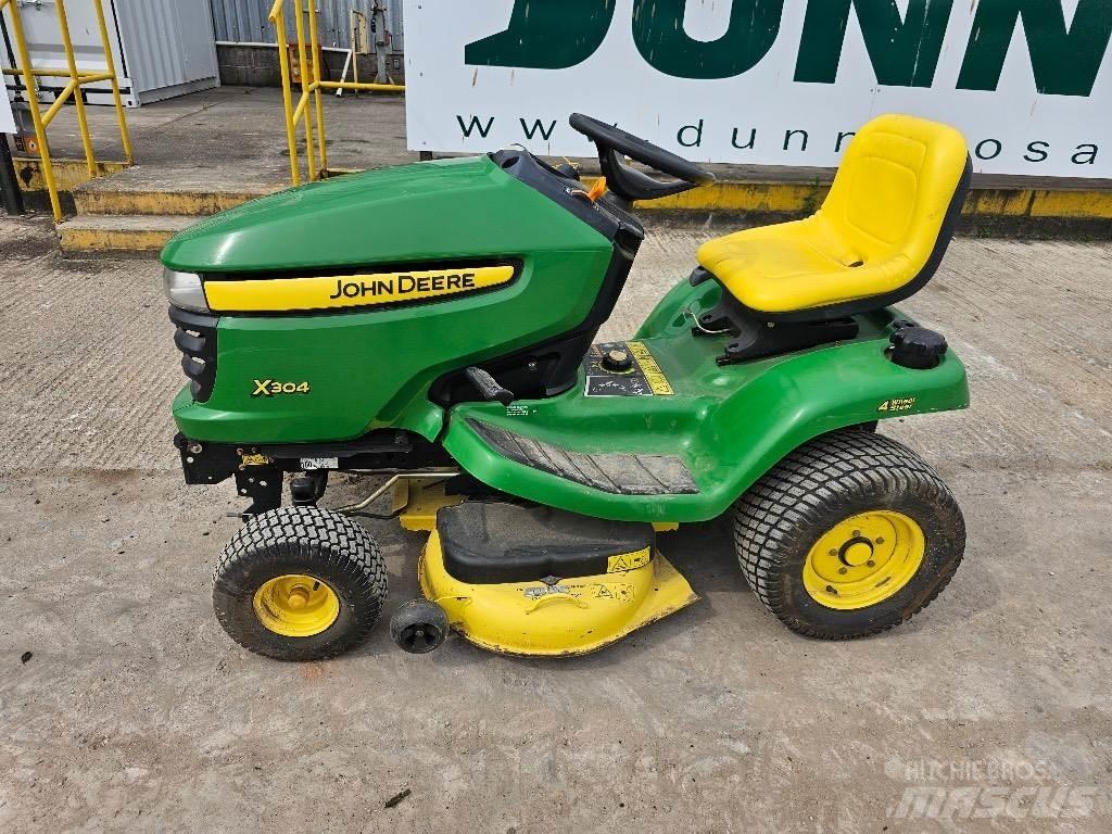 John Deere X 304 Mauriņa traktors