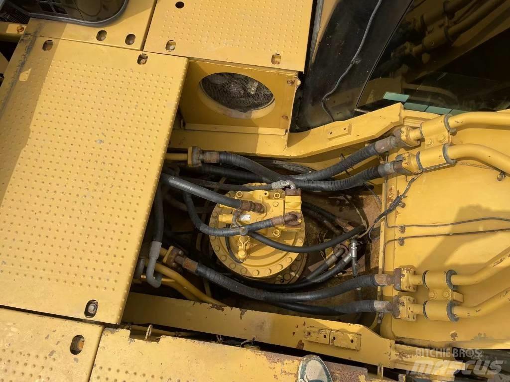 CAT 330 D Kāpurķēžu ekskavatori