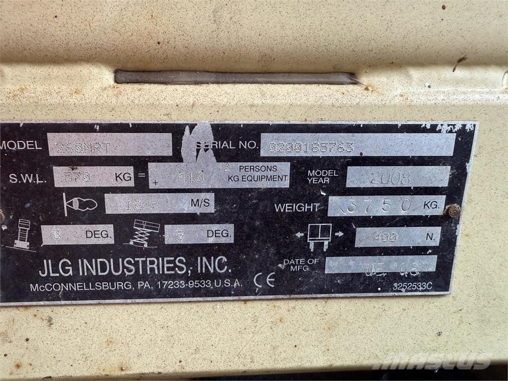 JLG 260 MRT Šķerveida pacēlāji