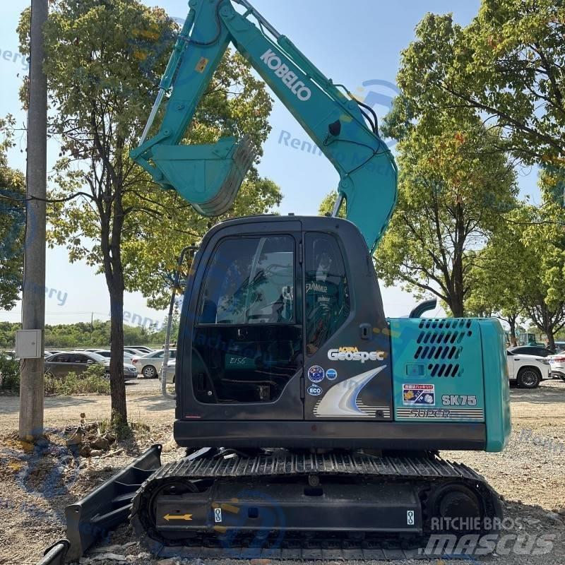 Kobelco SK75 Kāpurķēžu ekskavatori