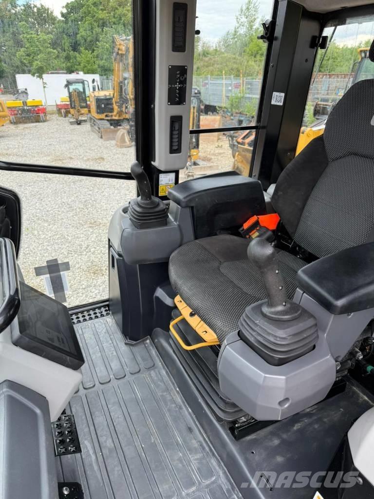 CAT 953 Kāpurķēžu iekrāvēji