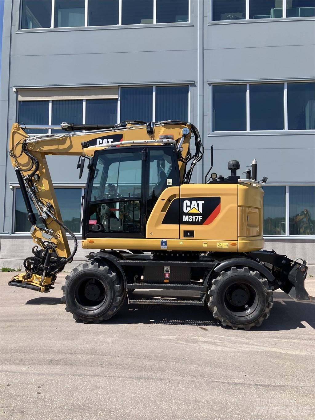CAT 317 F Ekskavatori uz riteņiem