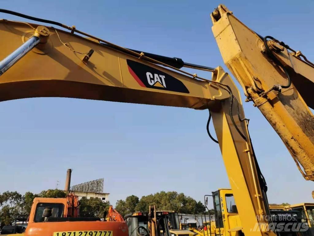 CAT 330 D Kāpurķēžu ekskavatori