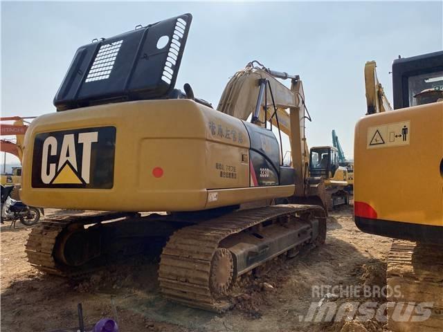 CAT 323D Kāpurķēžu ekskavatori