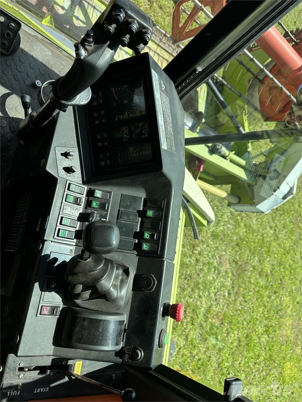CLAAS Mega 208 Ražas novākšanas kombaini