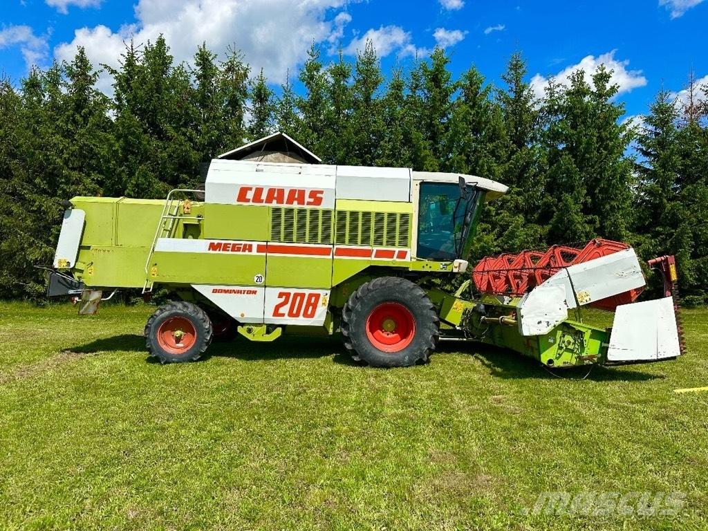 CLAAS Mega 208 Ražas novākšanas kombaini
