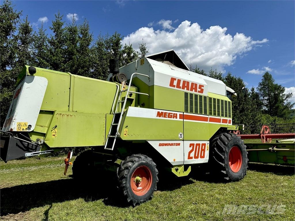 CLAAS Mega 208 Ražas novākšanas kombaini