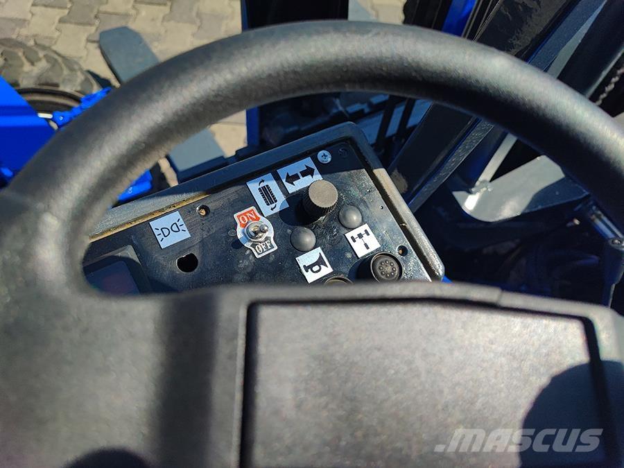 Moffett M3 20.4 Kravas mašīnām piestiprināmie pacēlāji