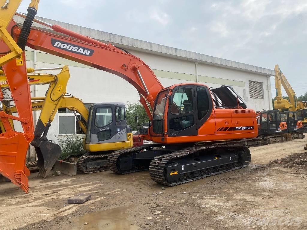 Doosan DX225LC Kāpurķēžu ekskavatori