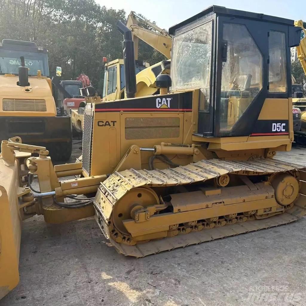 CAT D 5 C Kāpurķēžu buldozeri