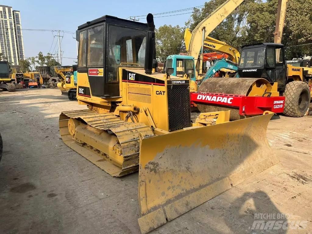 CAT D 5 C Kāpurķēžu buldozeri