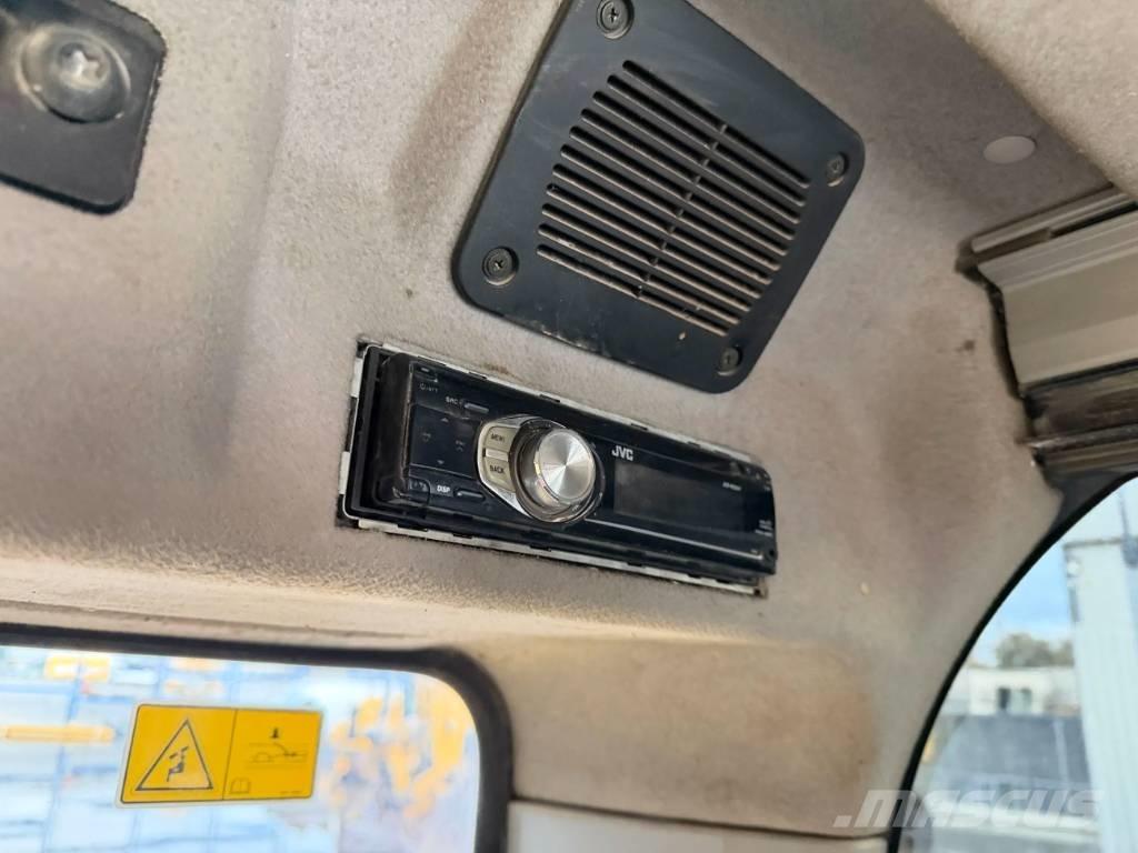 CAT 323D L Kāpurķēžu ekskavatori