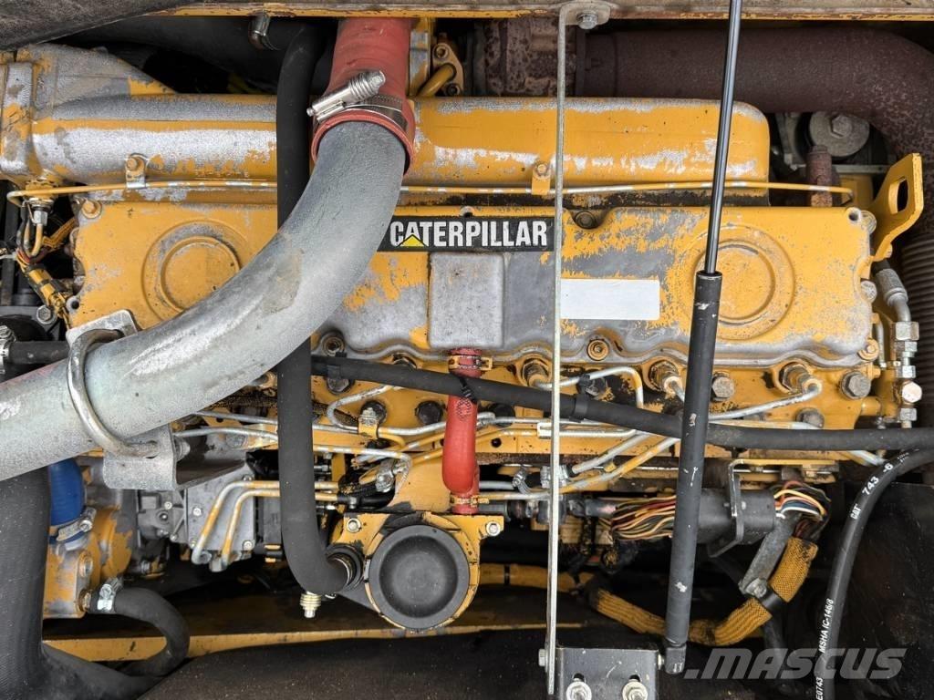 CAT M 318 C Ekskavatori uz riteņiem