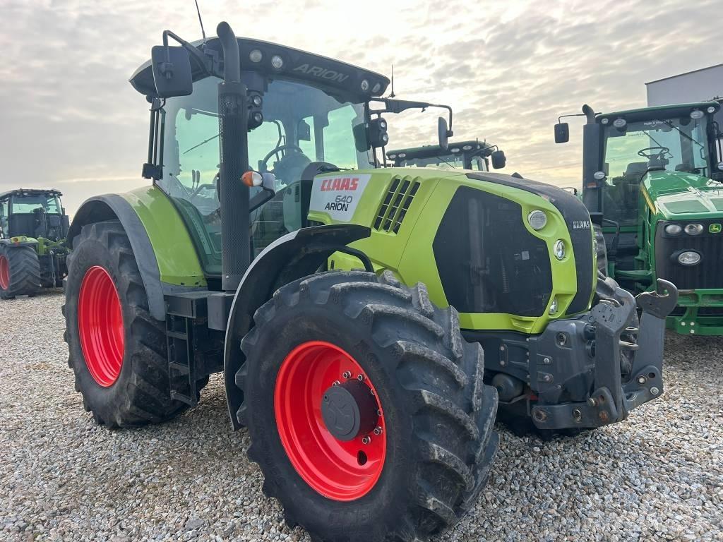 CLAAS Arion 640 Traktori