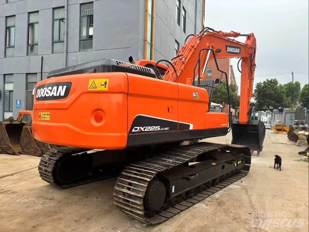 Doosan DX 225 LC Kāpurķēžu ekskavatori