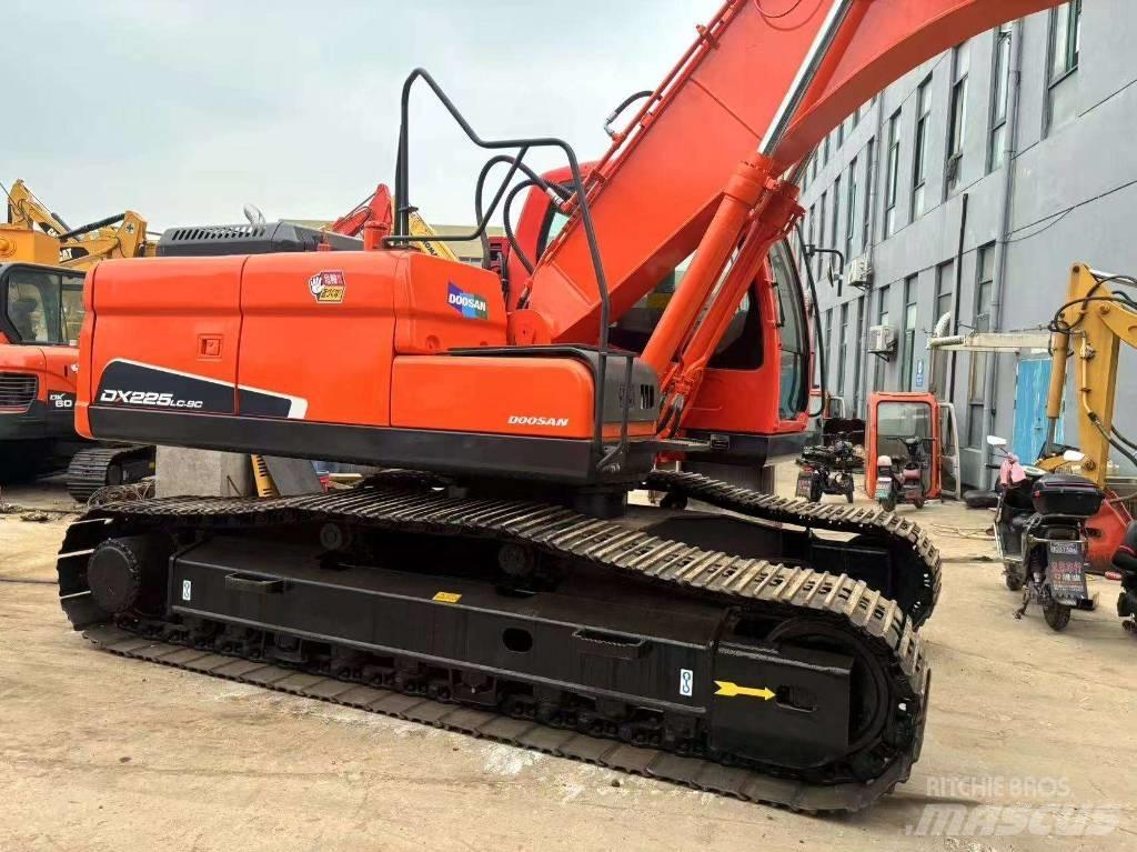 Doosan DX 225 LC Kāpurķēžu ekskavatori