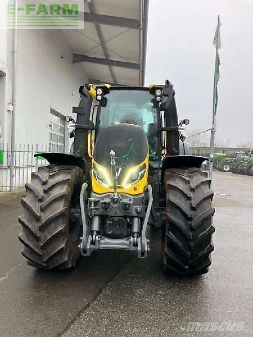 Valtra q305 Traktori