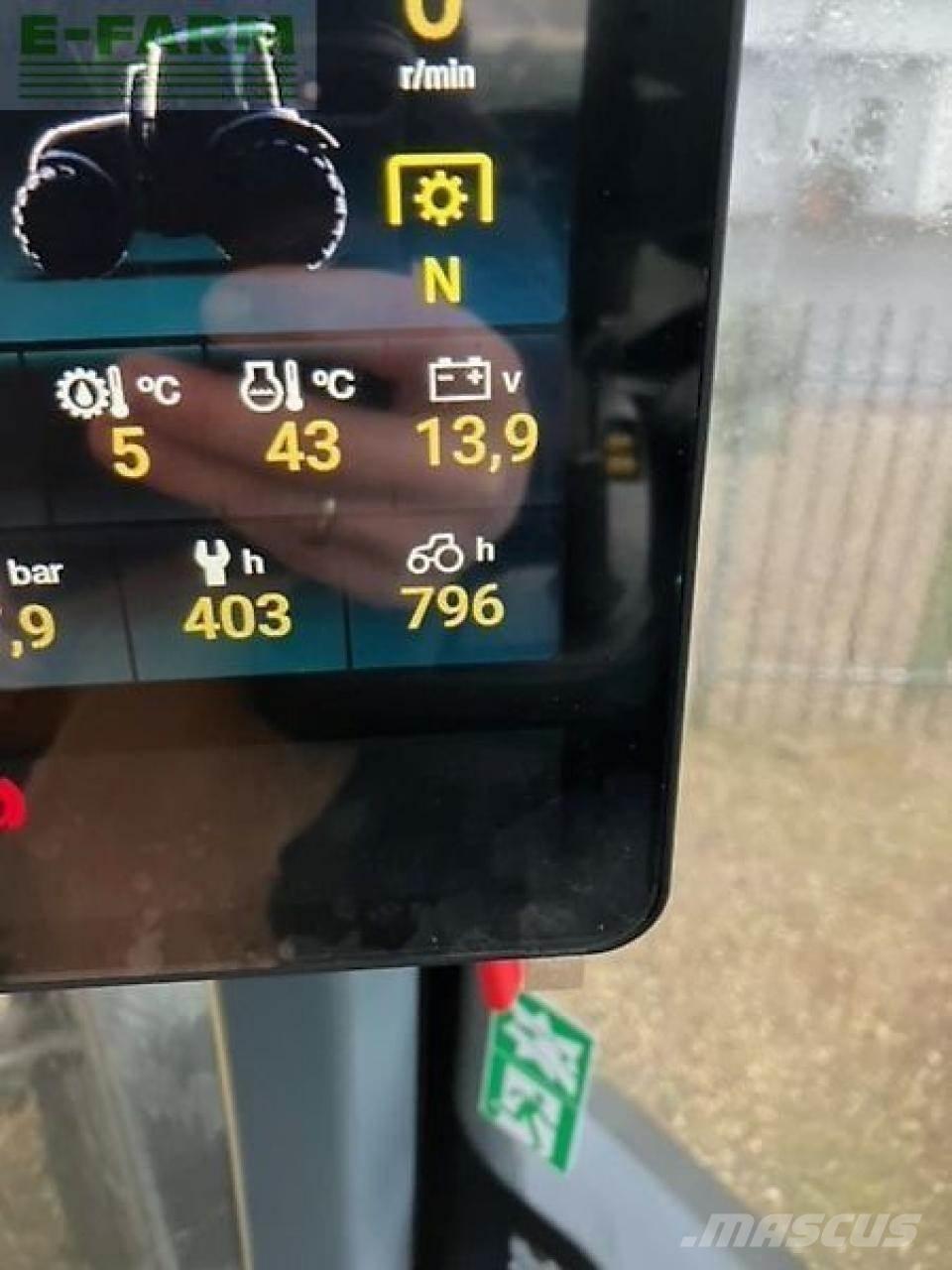 Valtra q305 Traktori