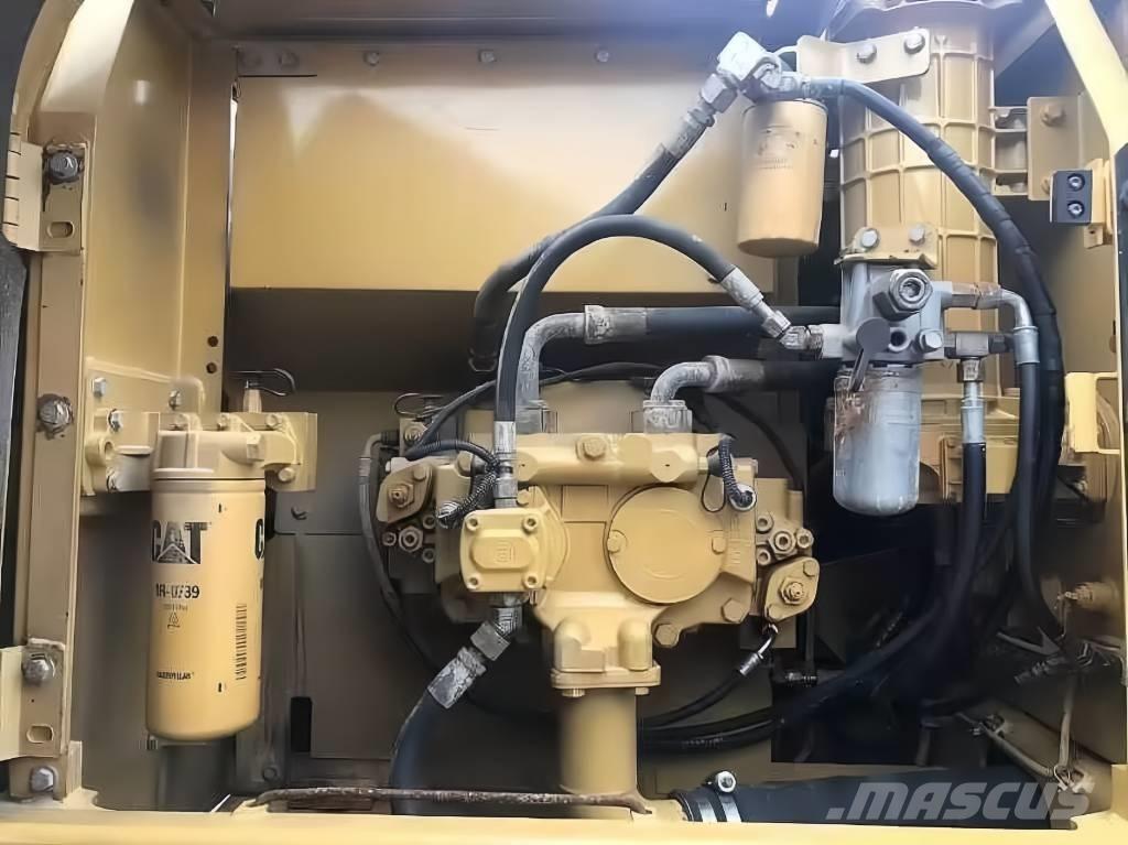 CAT 323 D Kāpurķēžu ekskavatori