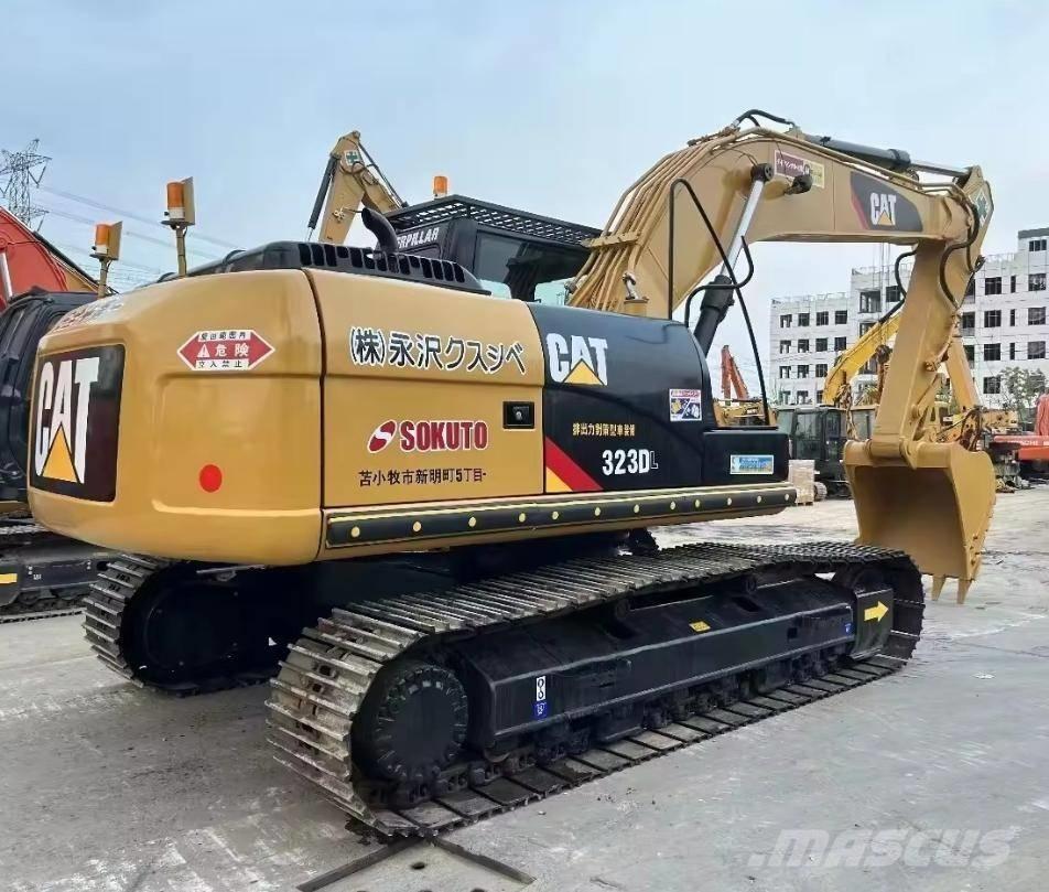 CAT 323 D Kāpurķēžu ekskavatori