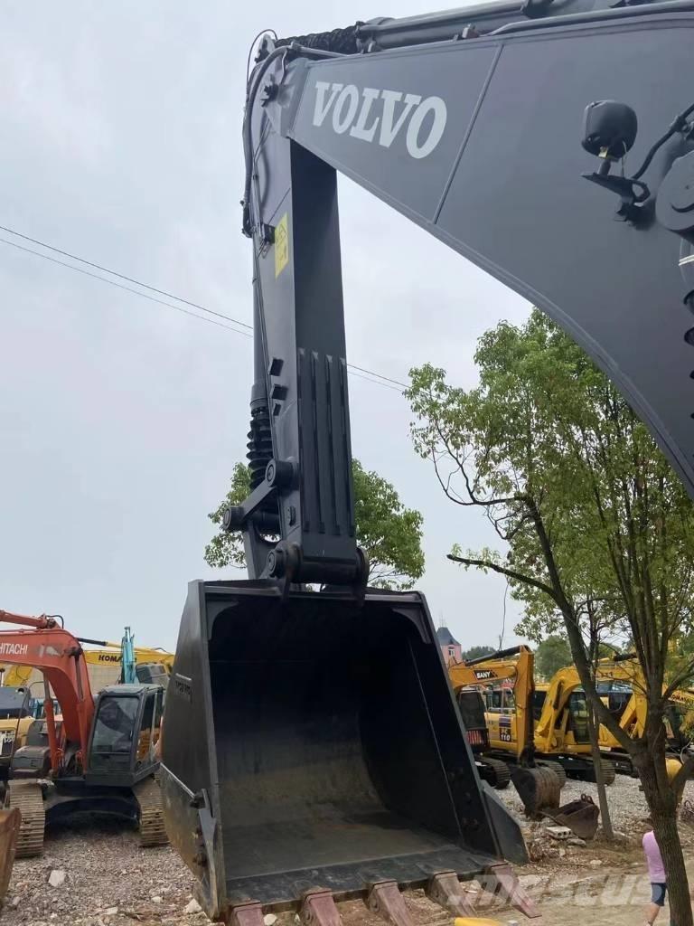Volvo EC210D Kāpurķēžu ekskavatori