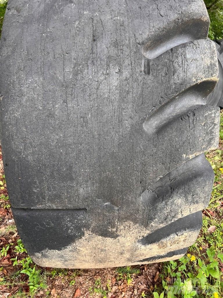  65/35X33 Firestone Riepas, riteņi un diski
