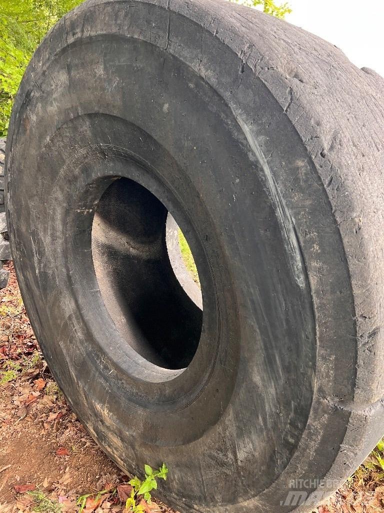  65/35X33 Firestone Riepas, riteņi un diski