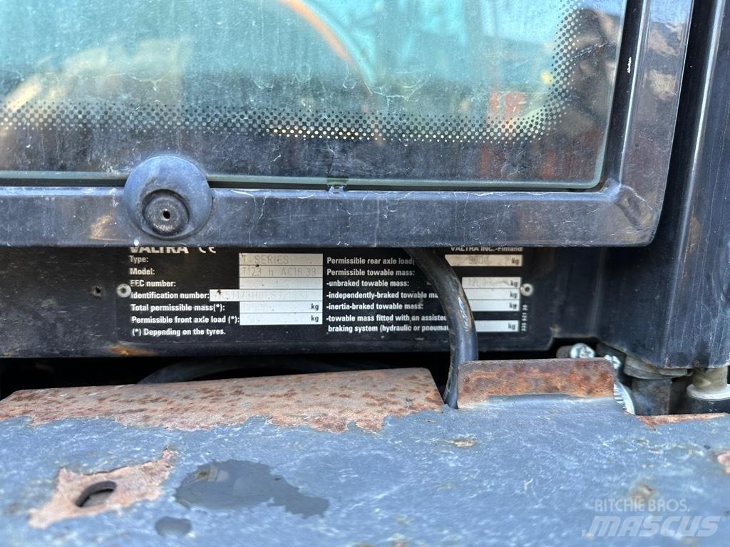 Valtra T 173 Traktori