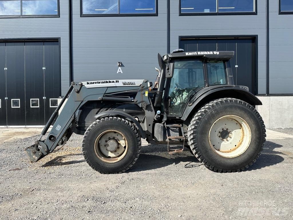 Valtra T 173 Traktori