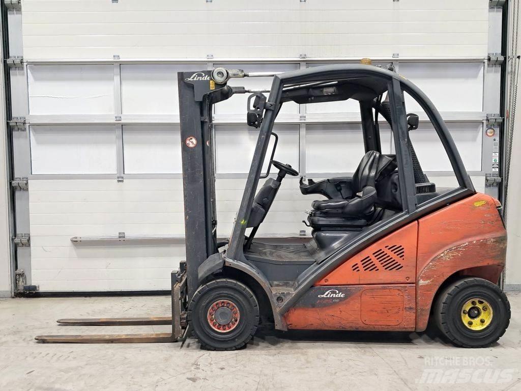 Linde H25D-02 Tehnika ar dīzeļa dzinēju