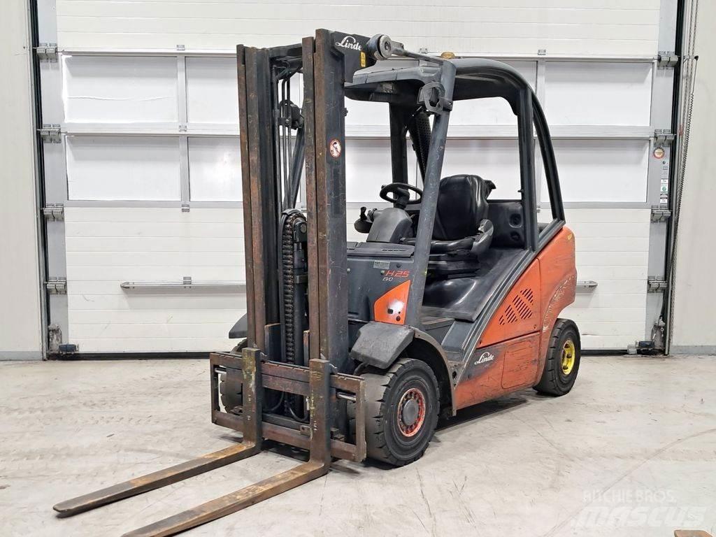Linde H25D-02 Tehnika ar dīzeļa dzinēju